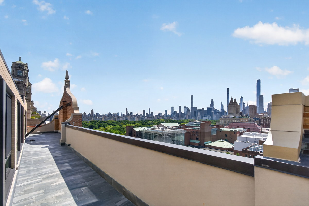 45 West 81st Street PHA terrace with Central Park and Midtown skyline